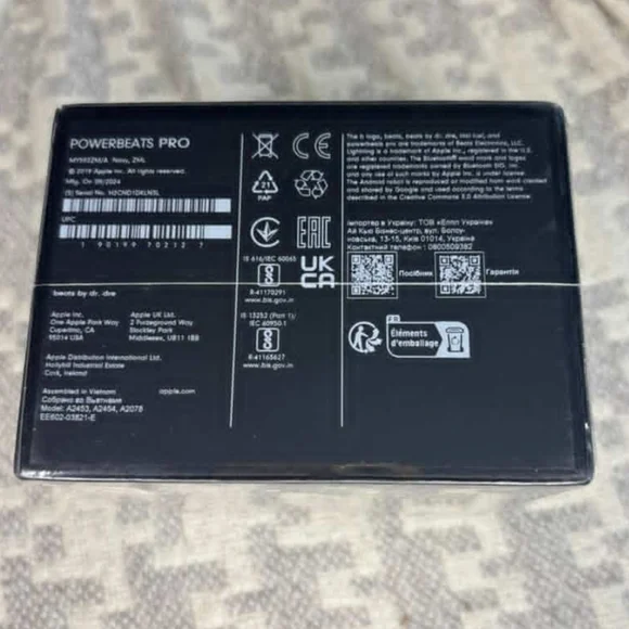 Beats by Dre Powerbeats Pro - Navy. New In Plastic - Picture 3 of 5